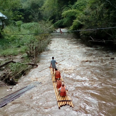 Bamboo rafting Wang river